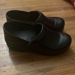 Dansko black clog. Size 38 wide. Matte black.
